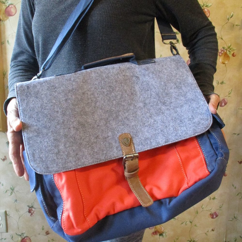 COPY - WARNER BROTHERS **FELT & CANVAS - MESSENGER TRAVEL LAPTOP** PURSE BAG TO…